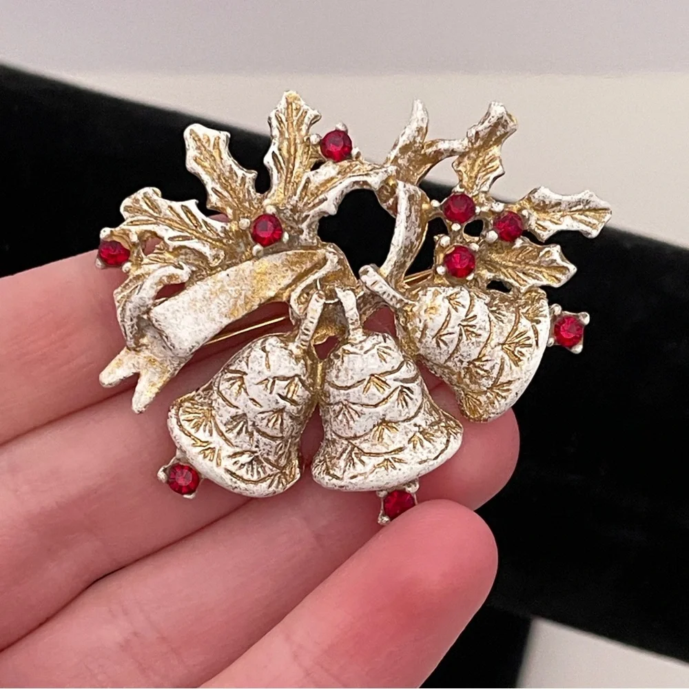 Vintage 60’s GERRY'S Christmas Winter Holiday Festive Bell Cottage Pin / Brooch
